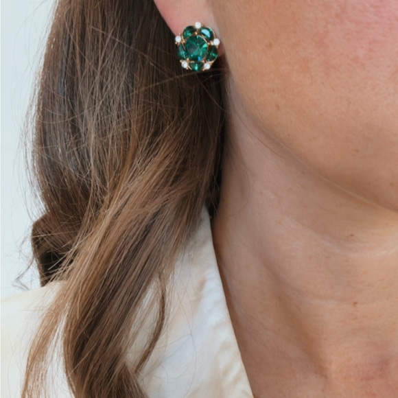 Vintage Green and Clear Rhinestone Earrings, Vintage Christmas Clip on Earrings - Picture 4 of 4